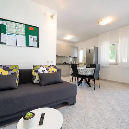 Apartment Karmen Trogir